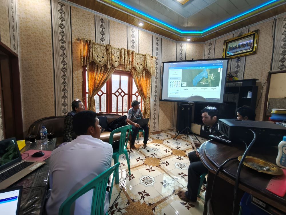 Pelatihan Sistem Informasi Desa Berbasis Web di Desa Lonca
