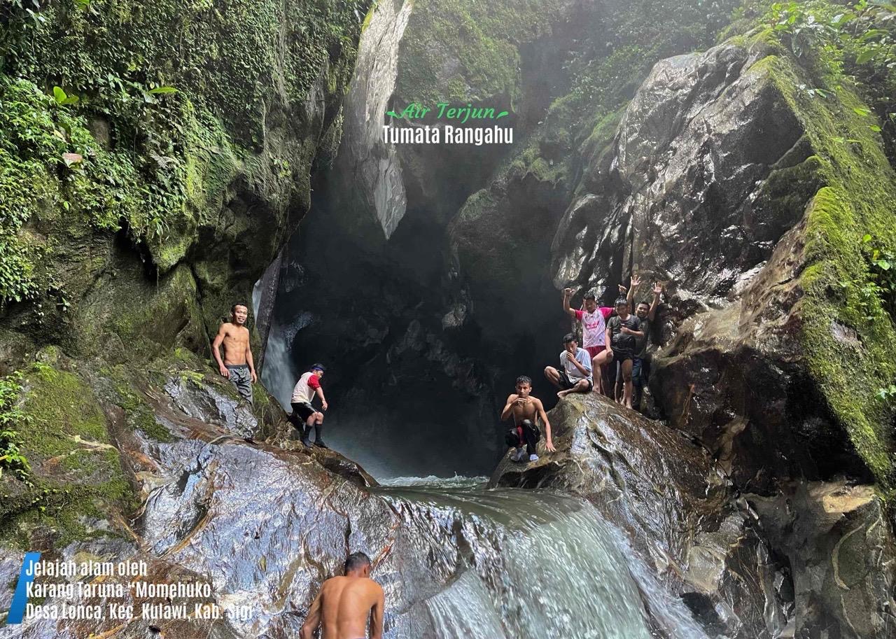 Keindahan Tersembunyi di Desa Lonca: Air Terjun 