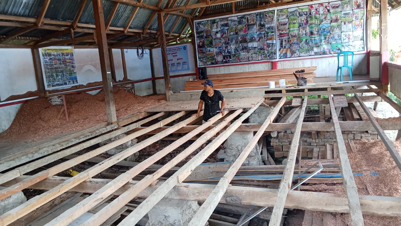 Perbaikan Balai Pertemuan Desa Lonca Gunakan DD tahap 2 tahun 2025