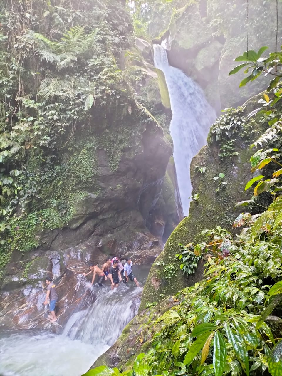 Wisata Air Terjun Tumatarangahu